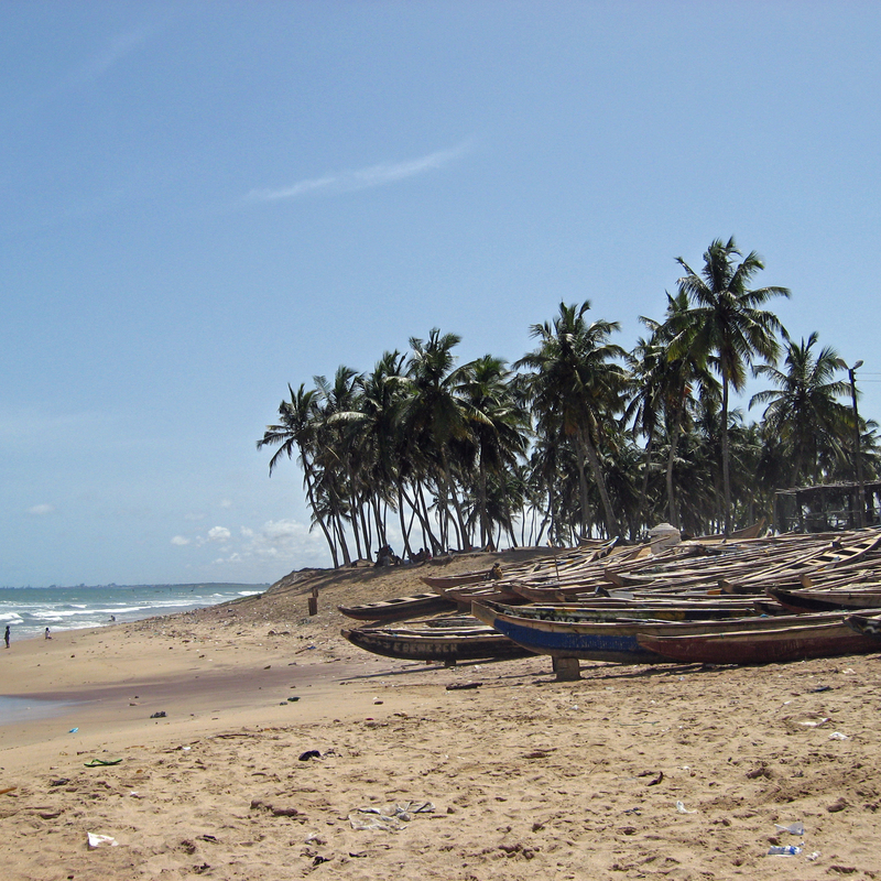 Prampram, fishing boats in front of the fort, at beach
